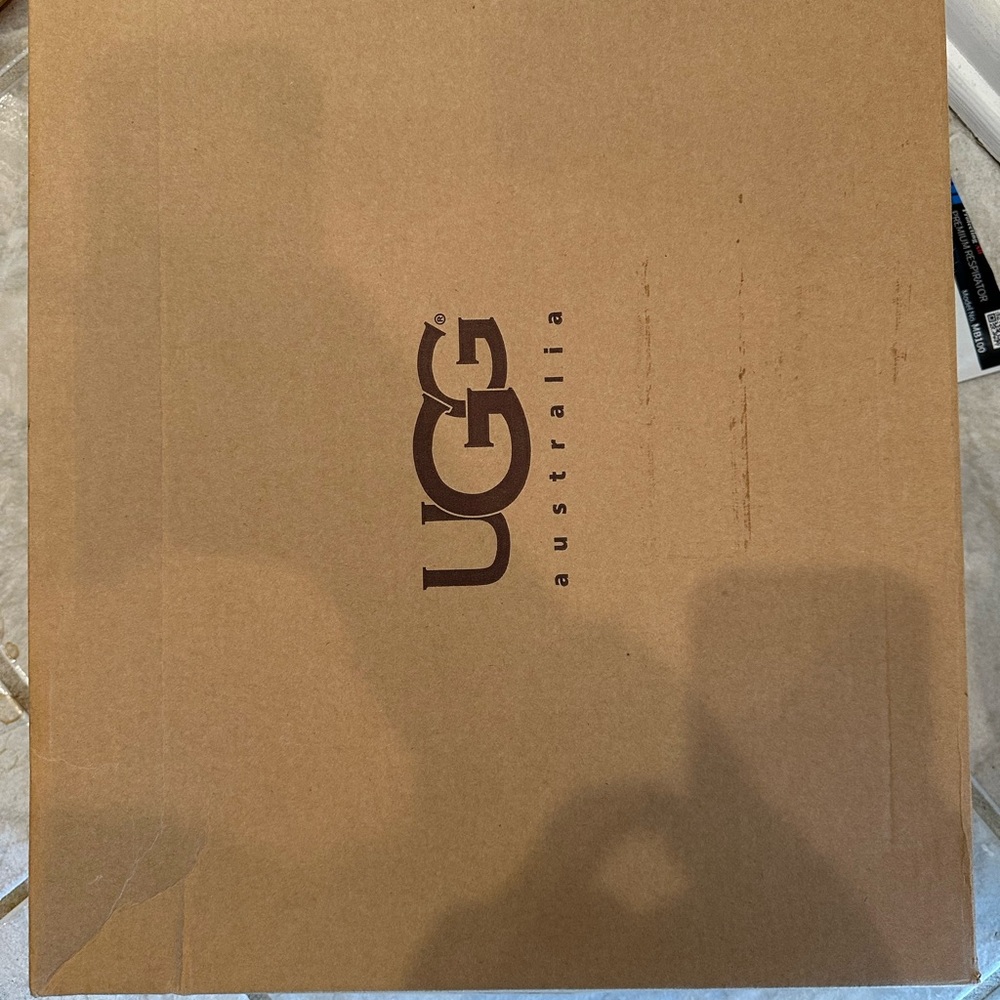 Medium Height Uggs - image 5